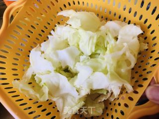 莲花白木耳过油肉的做法步骤：1