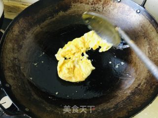 西葫芦木耳炒鸡蛋的做法步骤：2