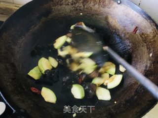西葫芦木耳炒鸡蛋的做法步骤：4