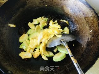 西葫芦木耳炒鸡蛋的做法步骤：7