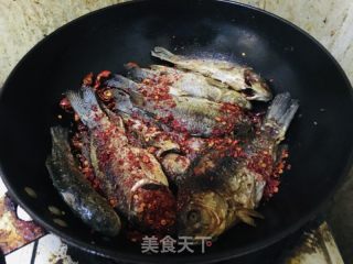 香酥鲫鱼的做法步骤：7