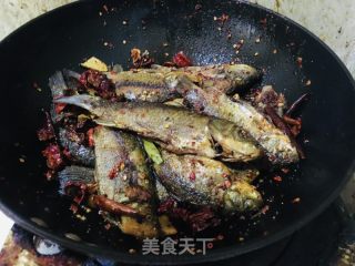 香酥鲫鱼的做法步骤：8