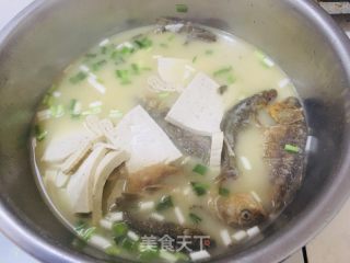 鲫鱼豆腐汤的做法步骤：10