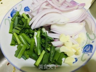 圆葱爆羊肉的做法步骤：2