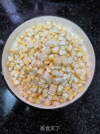 玉米炒火腿的做法步骤：1