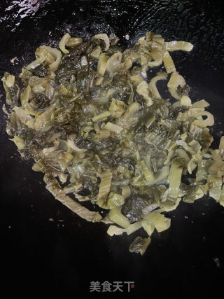 番茄酸菜炒牛肉的做法步骤：5