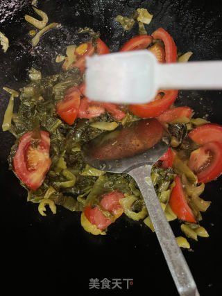 番茄酸菜炒牛肉的做法步骤：7
