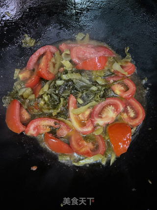 番茄酸菜炒牛肉的做法步骤：8