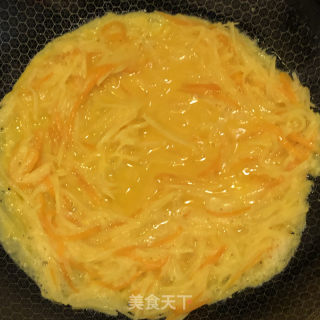 土豆丝蛋卷的做法步骤：8