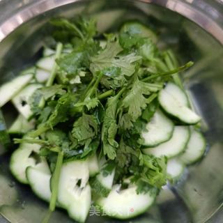 酱牛肉拌黄瓜的做法步骤：4