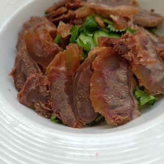酱牛肉拌黄瓜的做法步骤：8