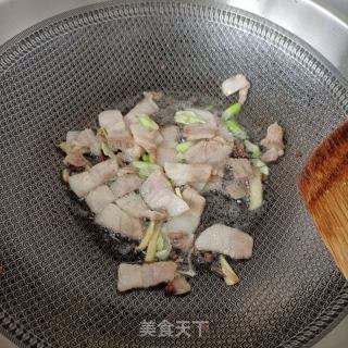 回锅肉焖红豆角的做法步骤：7