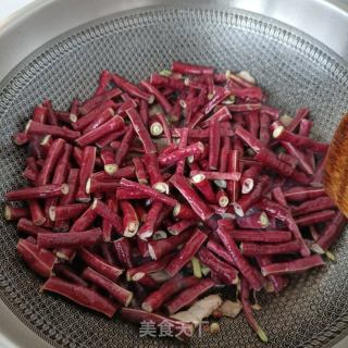 回锅肉焖红豆角的做法步骤：8