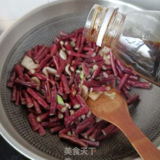 回锅肉焖红豆角的做法步骤：9
