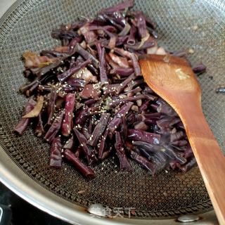 回锅肉焖红豆角的做法步骤：12