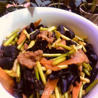 蒜苔炒肉的做法