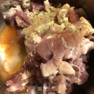 蒜苔炒肉的做法步骤：3