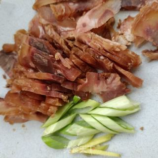 红椒炒牛蹄筋的做法步骤：1