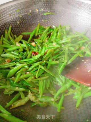 干煸四季豆的做法步骤：6