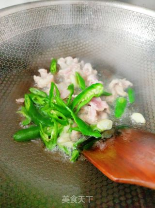 豆干炒韭菜的做法步骤：4