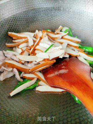 豆干炒韭菜的做法步骤：5