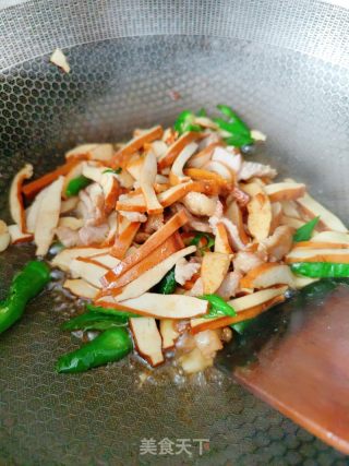 豆干炒韭菜的做法步骤：6