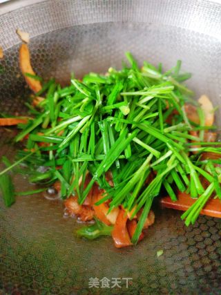 豆干炒韭菜的做法步骤：8