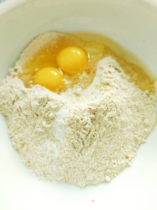 全麦鸡蛋水饼的做法步骤：3