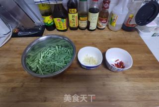 凉拌豇豆的做法步骤：1