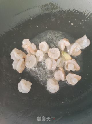 芦笋炒虾仁的做法步骤：2