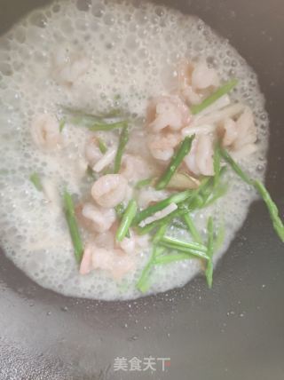 芦笋炒虾仁的做法步骤：4