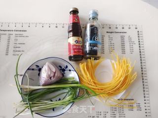 不用专门炸葱油的葱油玉米面的做法步骤：1
