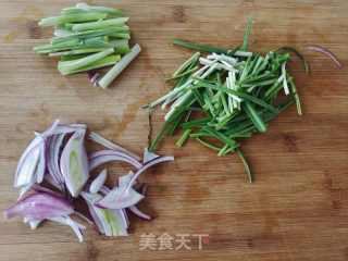 不用专门炸葱油的葱油玉米面的做法步骤：3
