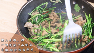 香菜炒牛肉的做法步骤：5