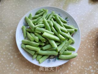四季豆炒南瓜的做法步骤：1