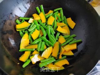 四季豆炒南瓜的做法步骤：3