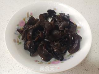 绿豆芽炒黑木耳的做法步骤：3