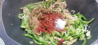 孜然炒肉（鸡肉版）的做法步骤：8