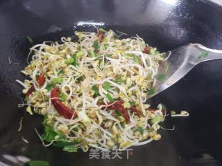 爆炒绿豆芽的做法步骤：4