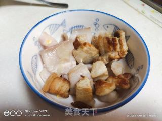 五花肉炒豆芽的做法步骤：1