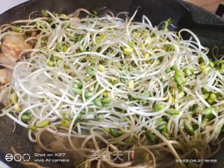 五花肉炒豆芽的做法步骤：3