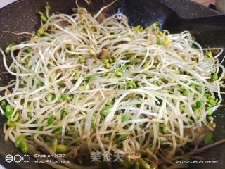五花肉炒豆芽的做法步骤：5