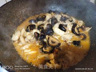 香菇炒鸡肉的做法步骤：5
