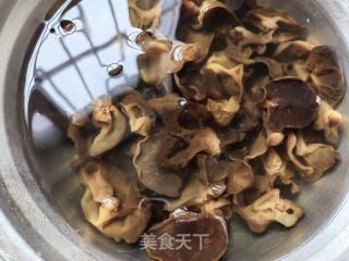 韭香素馅包子的做法步骤：2
