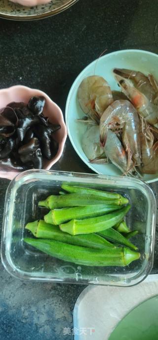 虾仁拌木耳秋葵的做法步骤：1