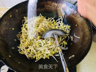 黄豆芽炒牛肉的做法步骤：4