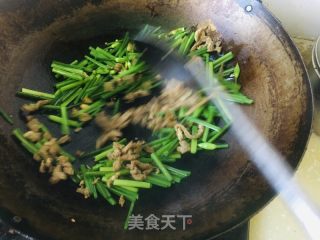 韭苔炒牛肉的做法步骤：4