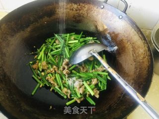 韭苔炒牛肉的做法步骤：5