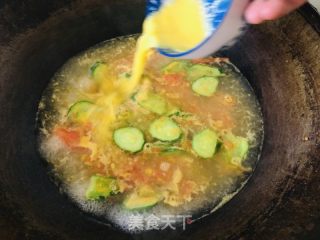 最简版西红柿鸡蛋汤的做法步骤：4
