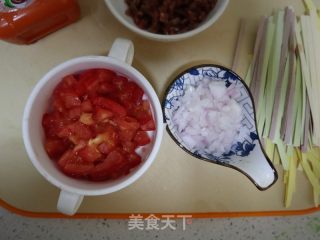 儿童开胃饭番茄牛肉炸酱面！酸甜酱香，老少皆宜的做法步骤：2